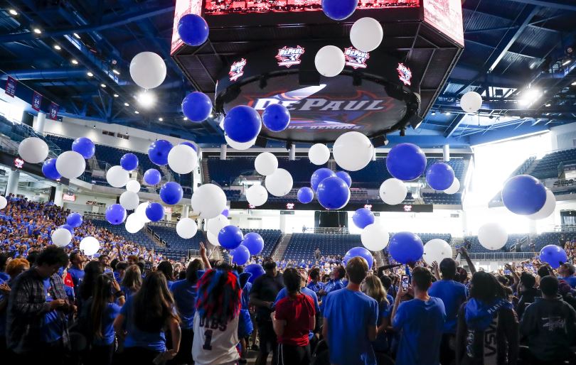 Students at Welcome Week event in Wintrust Arena.
